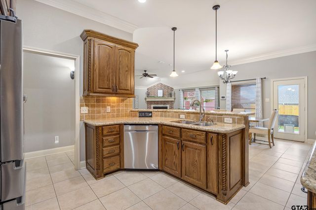 1625 Skidmore Ln, Tyler, TX 75703
