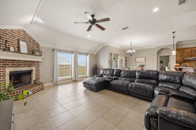 1625 Skidmore Ln, Tyler, TX 75703