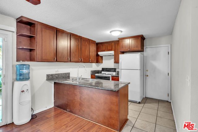 229 E 75th Street, Los Angeles, CA 90003