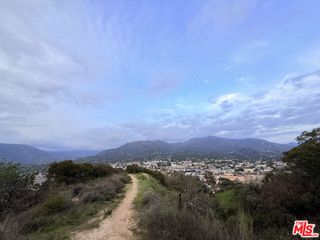 9745 N Estaban Way, Tujunga, CA 91042