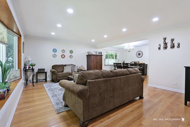 605 W GILBERT Road, Palatine, IL 60067