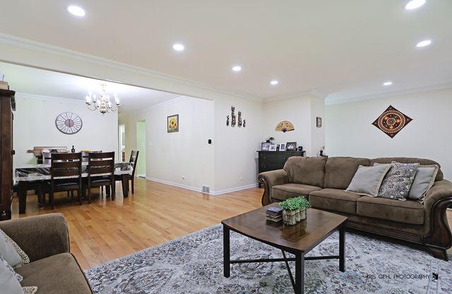 605 W GILBERT Road, Palatine, IL 60067