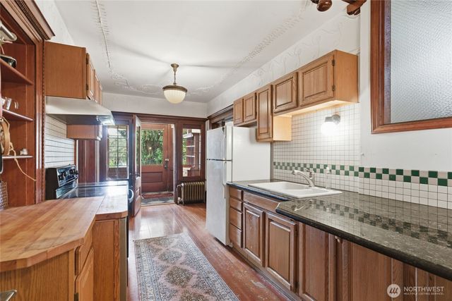 802 16th Avenue, Seattle, WA 98122
