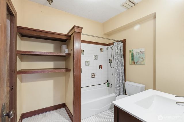 802 16th Avenue, Seattle, WA 98122