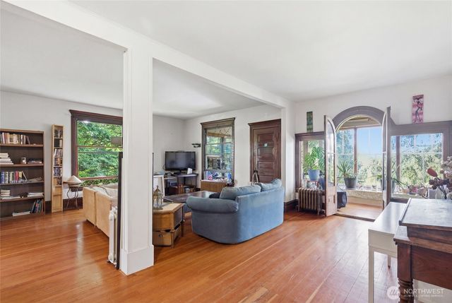 802 16th Avenue, Seattle, WA 98122