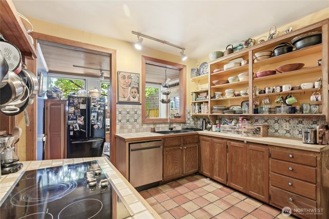 802 16th Avenue, Seattle, WA 98122