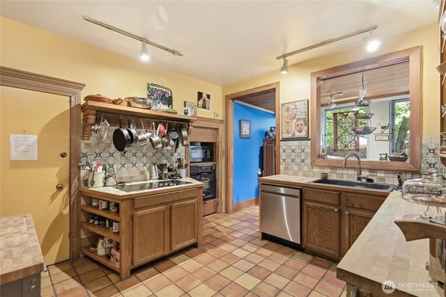 802 16th Avenue, Seattle, WA 98122