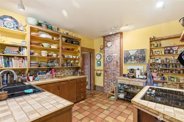 802 16th Avenue, Seattle, WA 98122