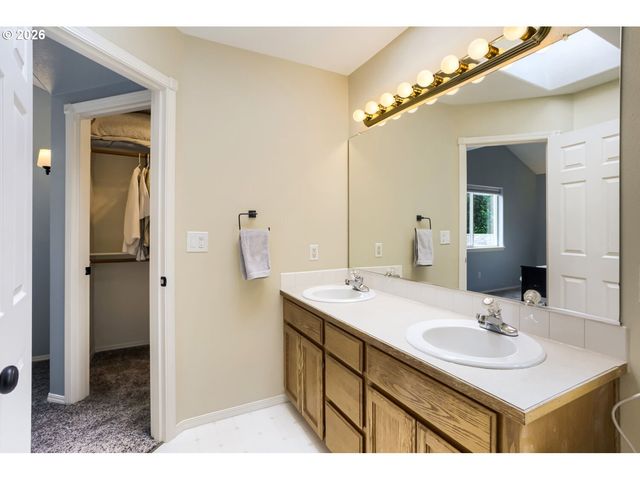 2552 Ne NOVA Ave, Hillsboro, OR 97124