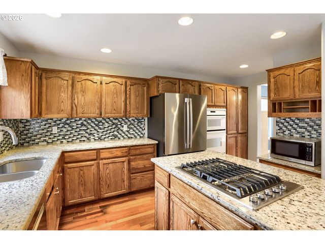 2552 Ne NOVA Ave, Hillsboro, OR 97124