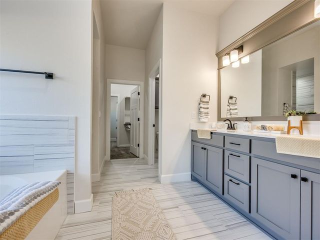 2915 Summit Hollow Circle, Norman, OK 73071