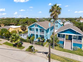 3520 Ave S 1/2, Galveston, TX 77550