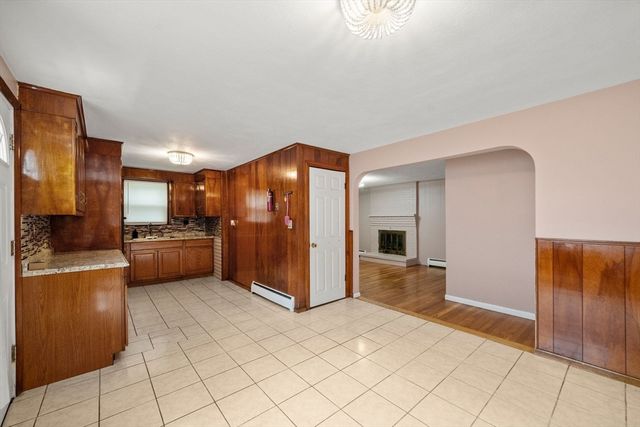 33 Cross St, Brockton, MA 02301