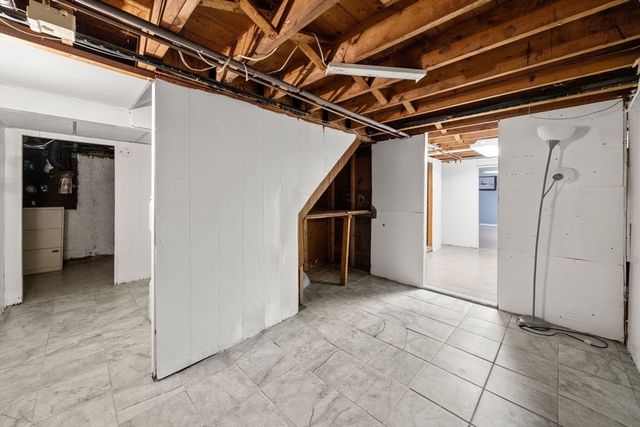 33 Cross St, Brockton, MA 02301