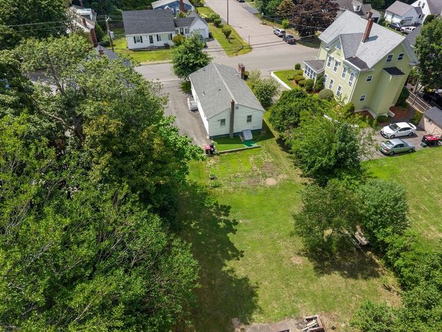 33 Cross St, Brockton, MA 02301