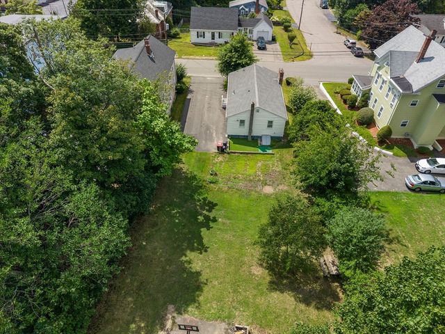 33 Cross St, Brockton, MA 02301