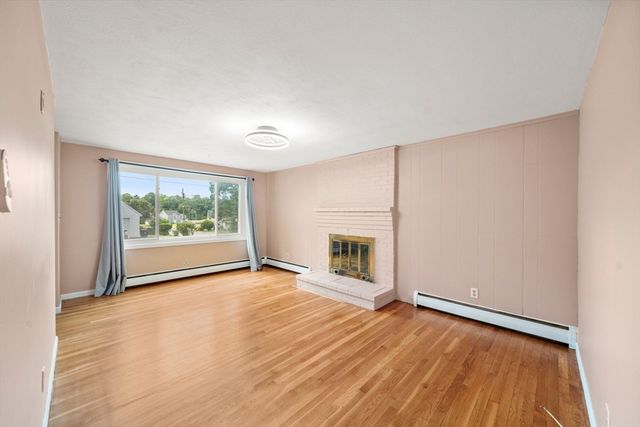 33 Cross St, Brockton, MA 02301