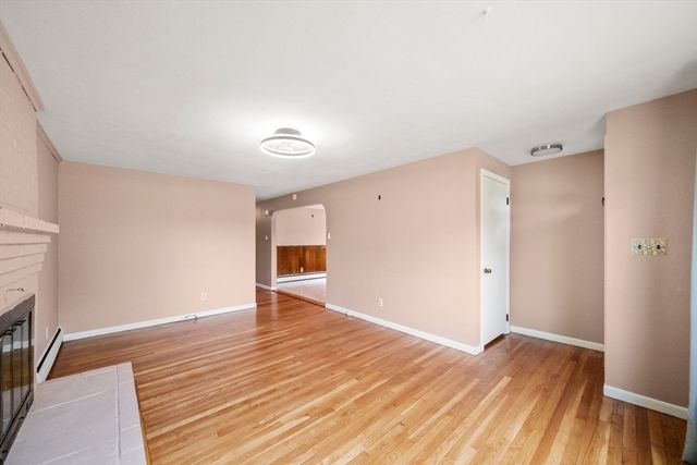 33 Cross St, Brockton, MA 02301