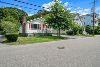 33 Cross St, Brockton, MA 02301