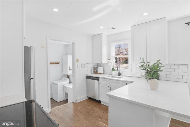 9704 BLAKE LN, Fairfax, VA 22031