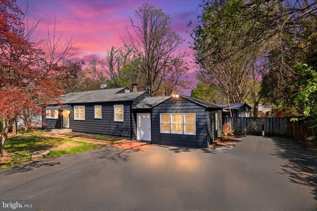 9704 BLAKE LN, Fairfax, VA 22031