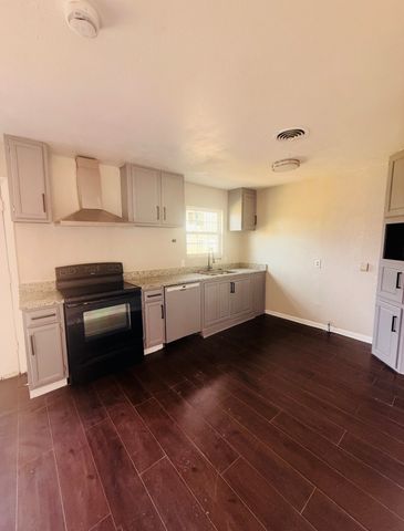 780 Betty Lane, Hurst, TX 76053