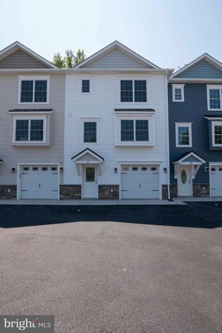 37 W DUCK ST W, Front Royal, VA 22630