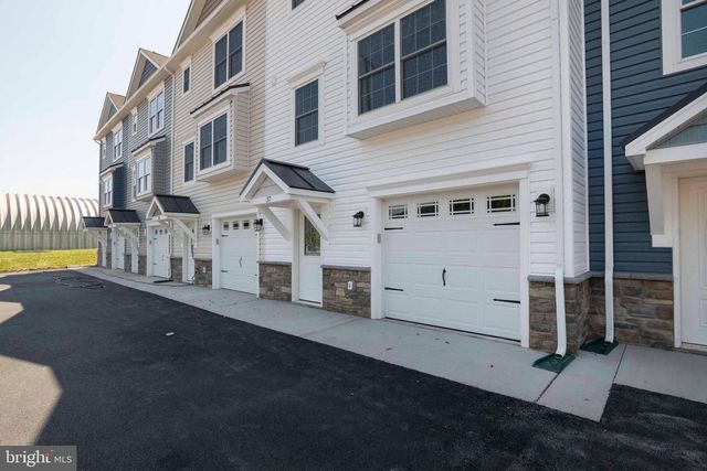 37 W DUCK ST W, Front Royal, VA 22630