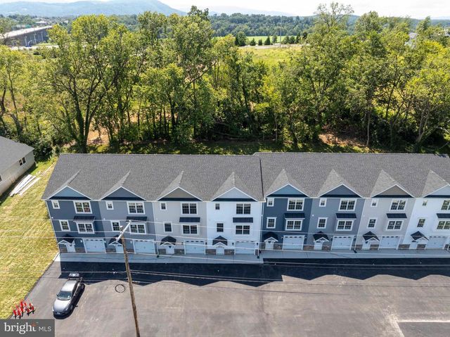 37 W DUCK ST W, Front Royal, VA 22630