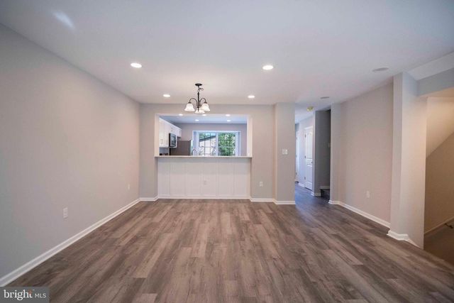 37 W DUCK ST W, Front Royal, VA 22630