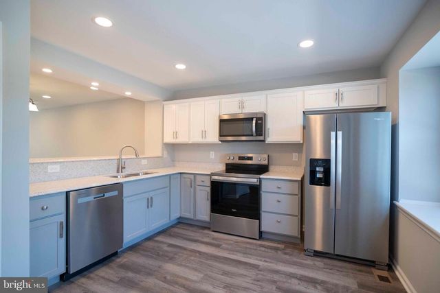 37 W DUCK ST W, Front Royal, VA 22630