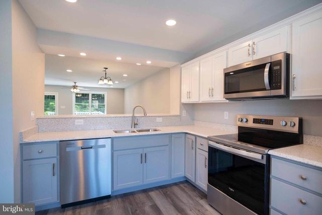 37 W DUCK ST W, Front Royal, VA 22630