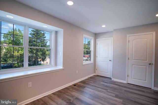 37 W DUCK ST W, Front Royal, VA 22630