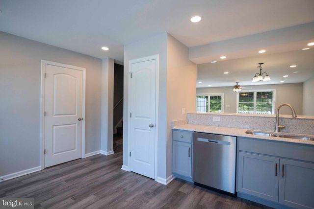 37 W DUCK ST W, Front Royal, VA 22630