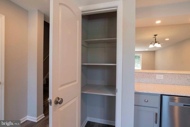 37 W DUCK ST W, Front Royal, VA 22630