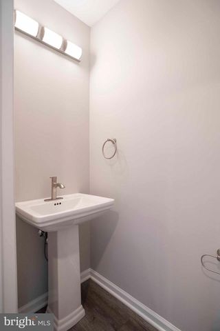 37 W DUCK ST W, Front Royal, VA 22630