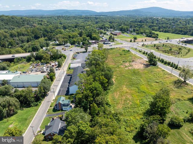 37 W DUCK ST W, Front Royal, VA 22630