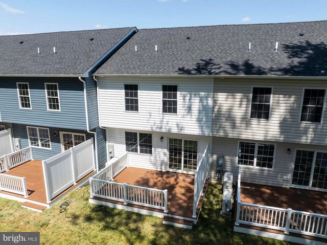 37 W DUCK ST W, Front Royal, VA 22630