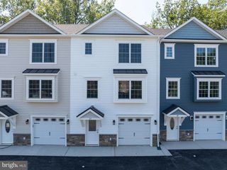 37 W DUCK ST W, Front Royal, VA 22630