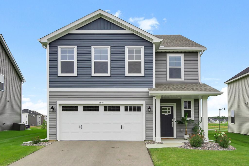 7490 Upper 38th Street N, Oakdale, MN 55128
