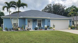 562 SE Majestic Terrace, Port St Lucie, FL 34983