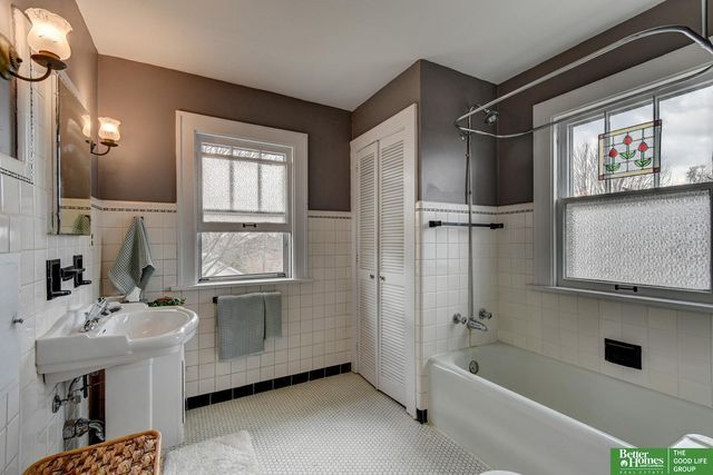 4215 Poppleton Street, Omaha, NE 68105