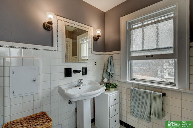 4215 Poppleton Street, Omaha, NE 68105