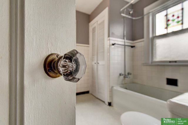 4215 Poppleton Street, Omaha, NE 68105