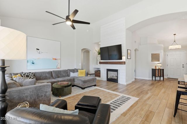 3271 E SANTA FE Lane, Gilbert, AZ 85297