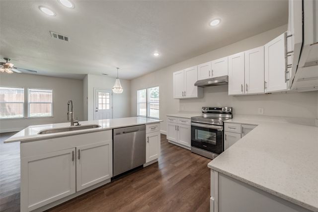 100 Round Hill Way, Runaway Bay, TX 76426