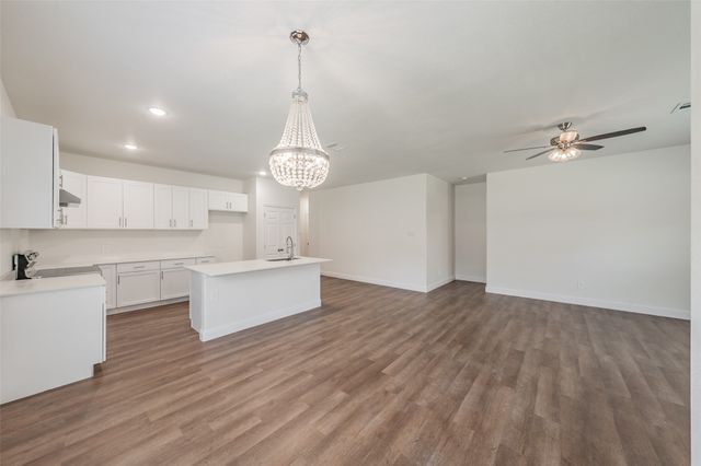 100 Round Hill Way, Runaway Bay, TX 76426