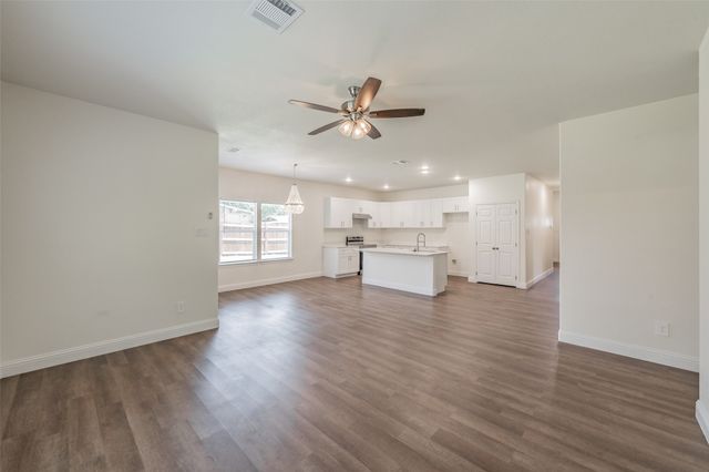 100 Round Hill Way, Runaway Bay, TX 76426