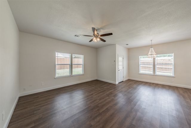100 Round Hill Way, Runaway Bay, TX 76426