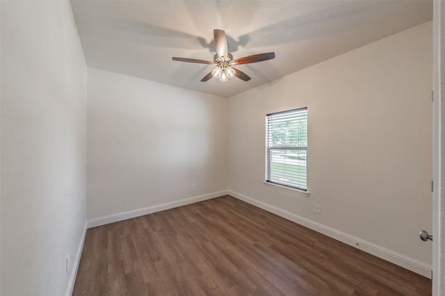100 Round Hill Way, Runaway Bay, TX 76426